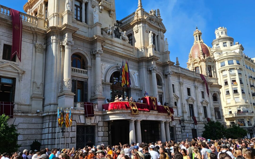 I viaggi di Enzo in camper: i fuochi della festa della comunità Valenciana. Esperienza emozionante