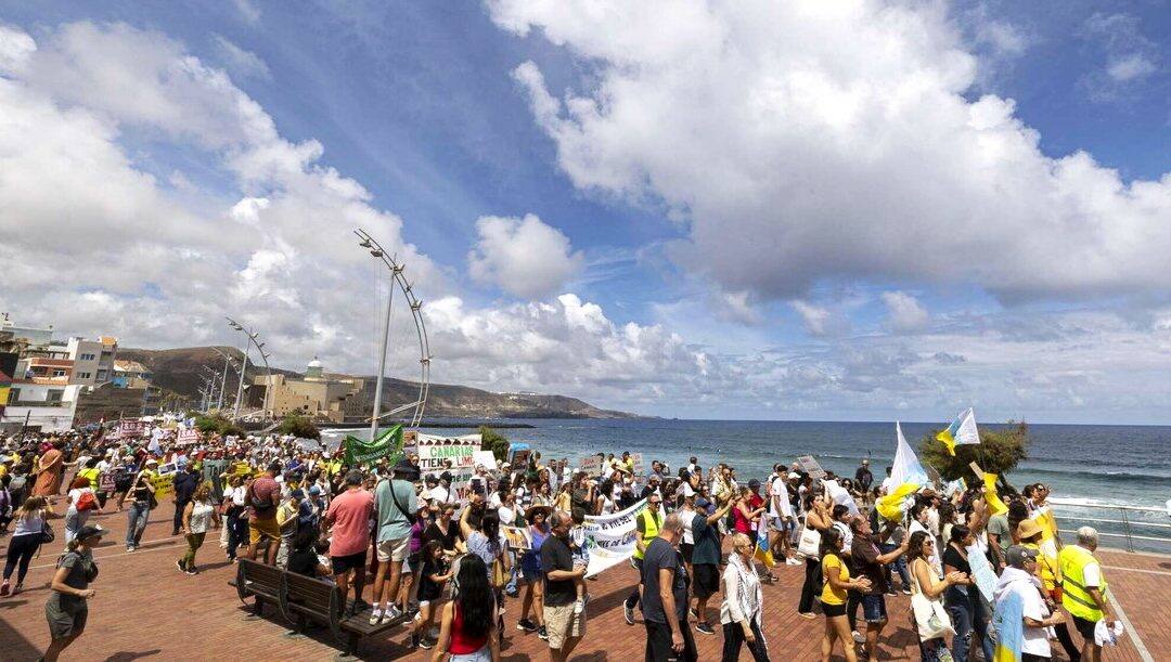 Le Canarie si mobilitano contro il degrado ambientale. Circa 100.000 contro il Governo “locale”